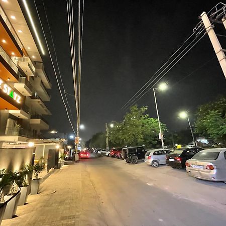 Saltstayz Premier - Near Golf Course Road & Sector 57 Gurgaon Exteriör bild