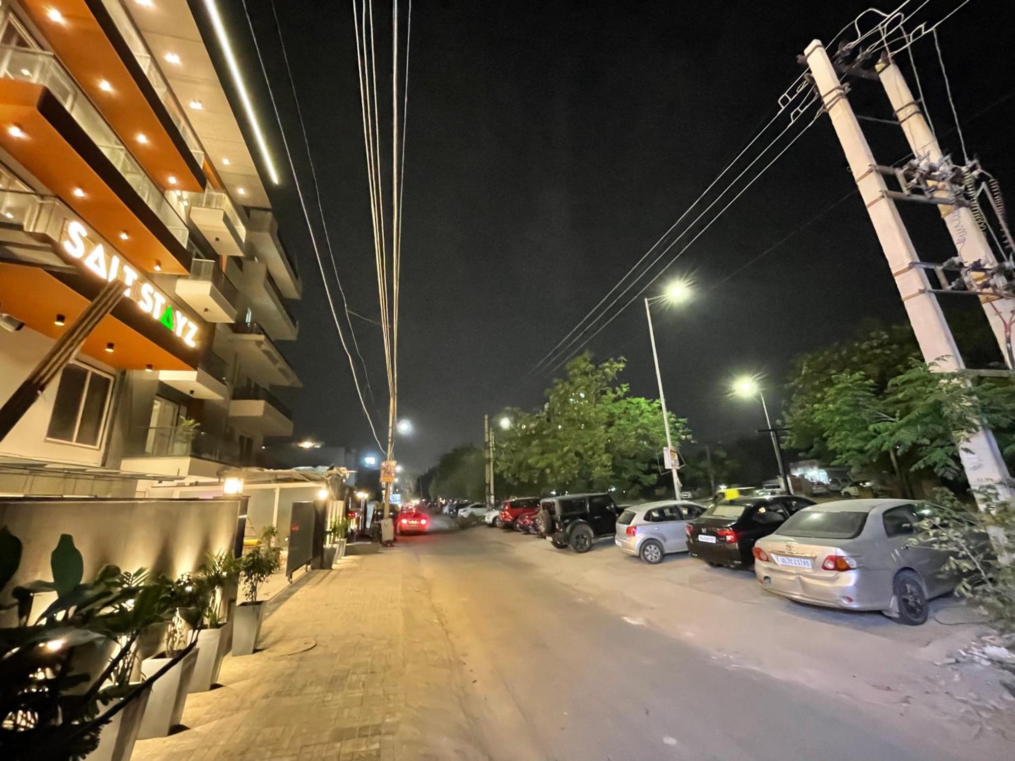 Saltstayz Premier - Near Golf Course Road & Sector 57 Gurgaon Exteriör bild