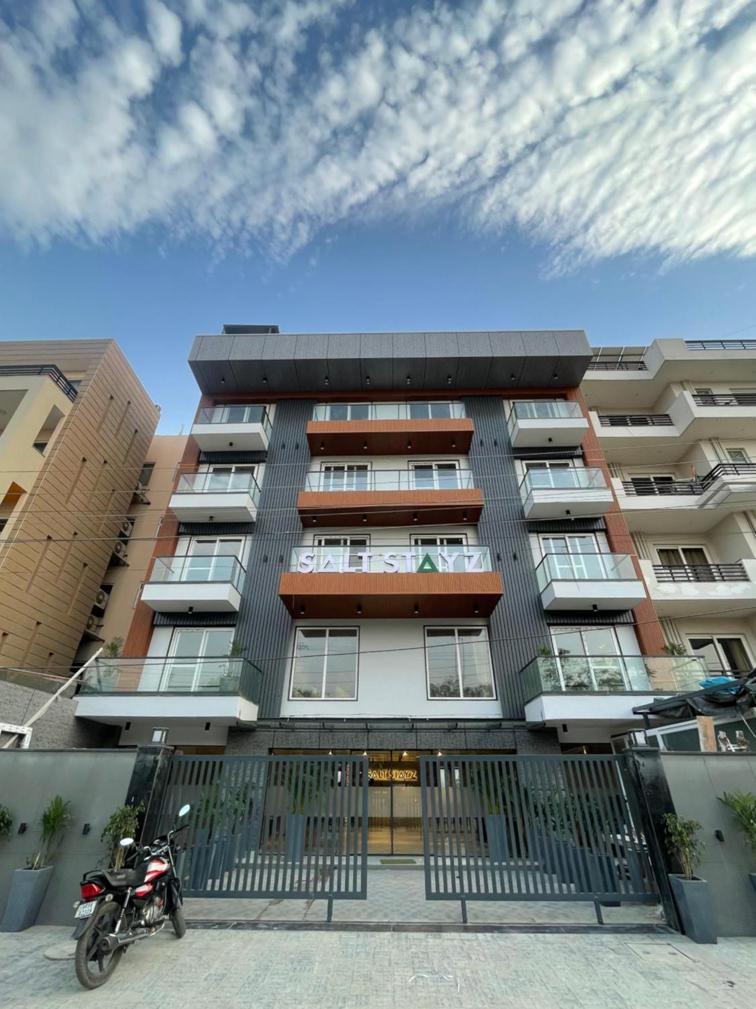 Saltstayz Premier - Near Golf Course Road & Sector 57 Gurgaon Exteriör bild