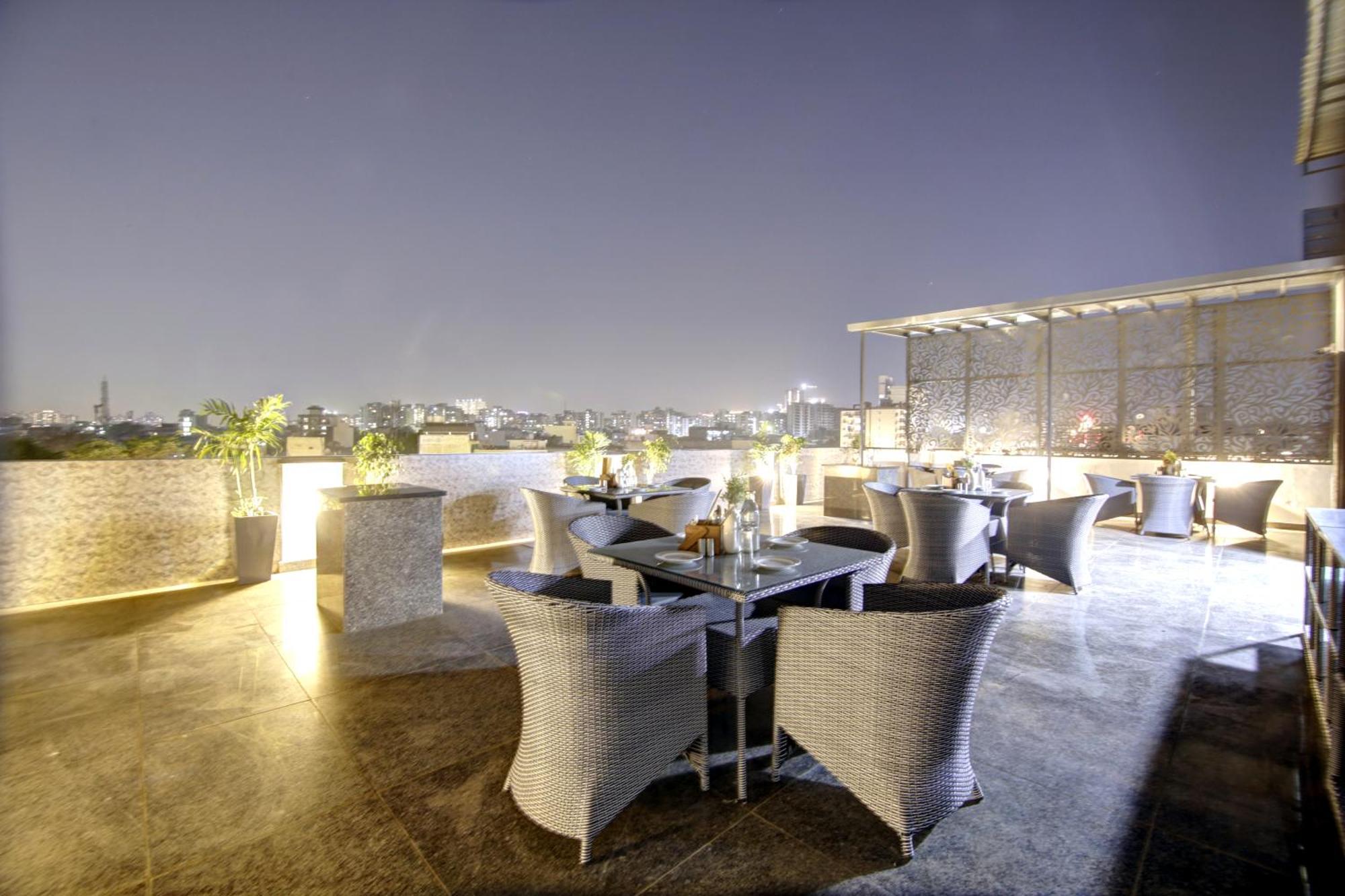 Saltstayz Premier - Near Golf Course Road & Sector 57 Gurgaon Exteriör bild