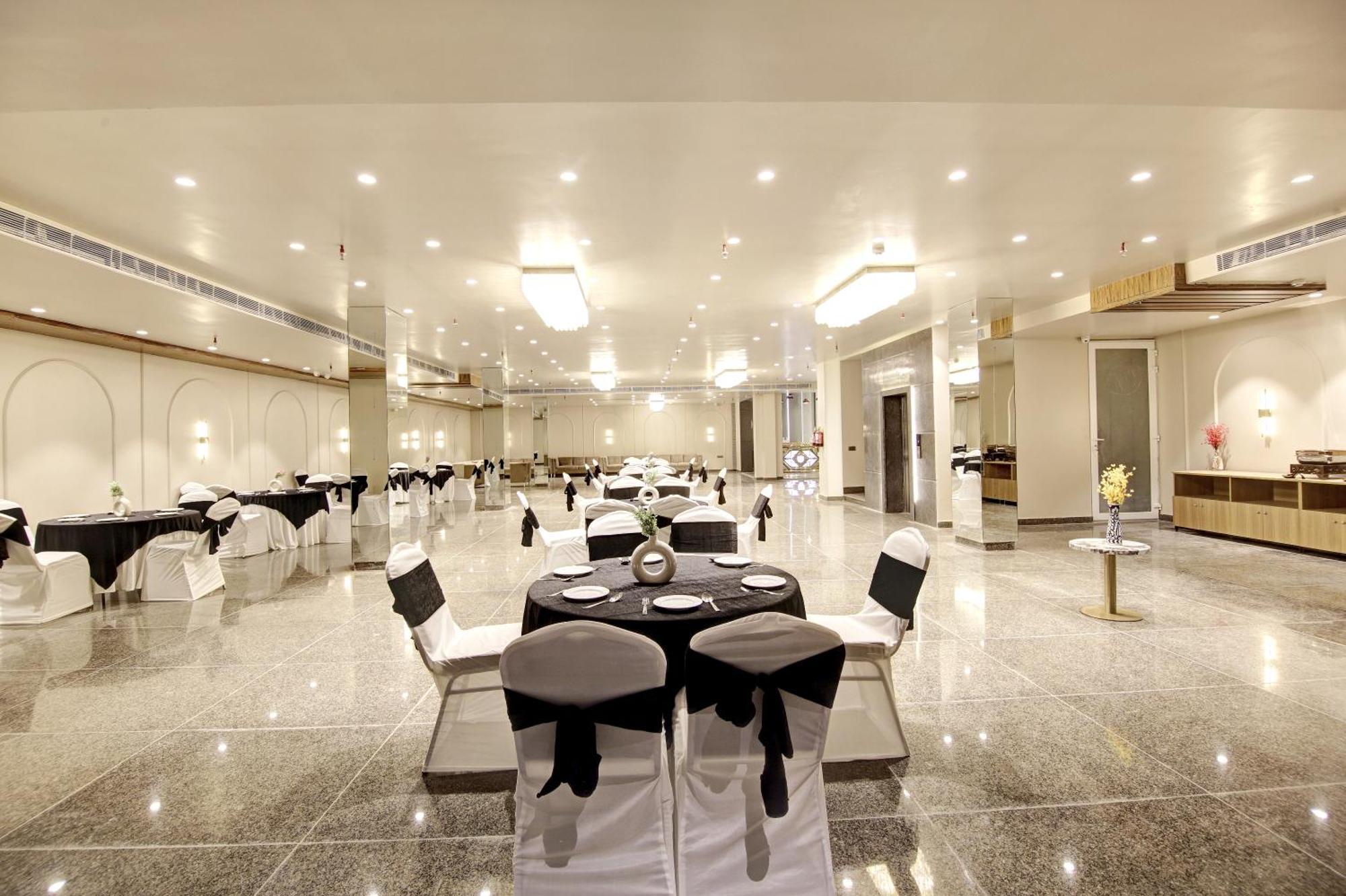 Saltstayz Premier - Near Golf Course Road & Sector 57 Gurgaon Exteriör bild